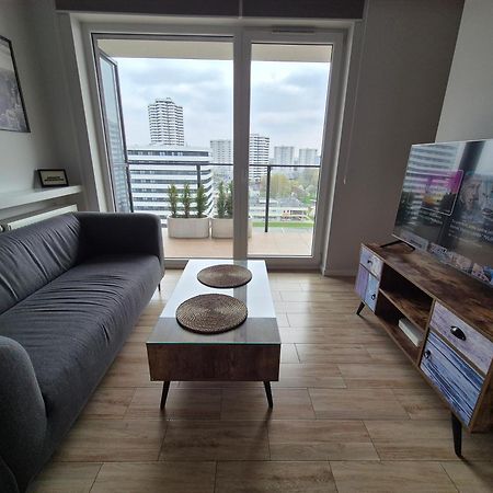 Apartament Wsrod 1000Cy Swiatel - Z Parkingiem W Hali Garazowej- Duzy Balkon Z Lezakami - Piekny Widok Noca Na Panorame Tysiaclecia كاتوفيتسه المظهر الخارجي الصورة
