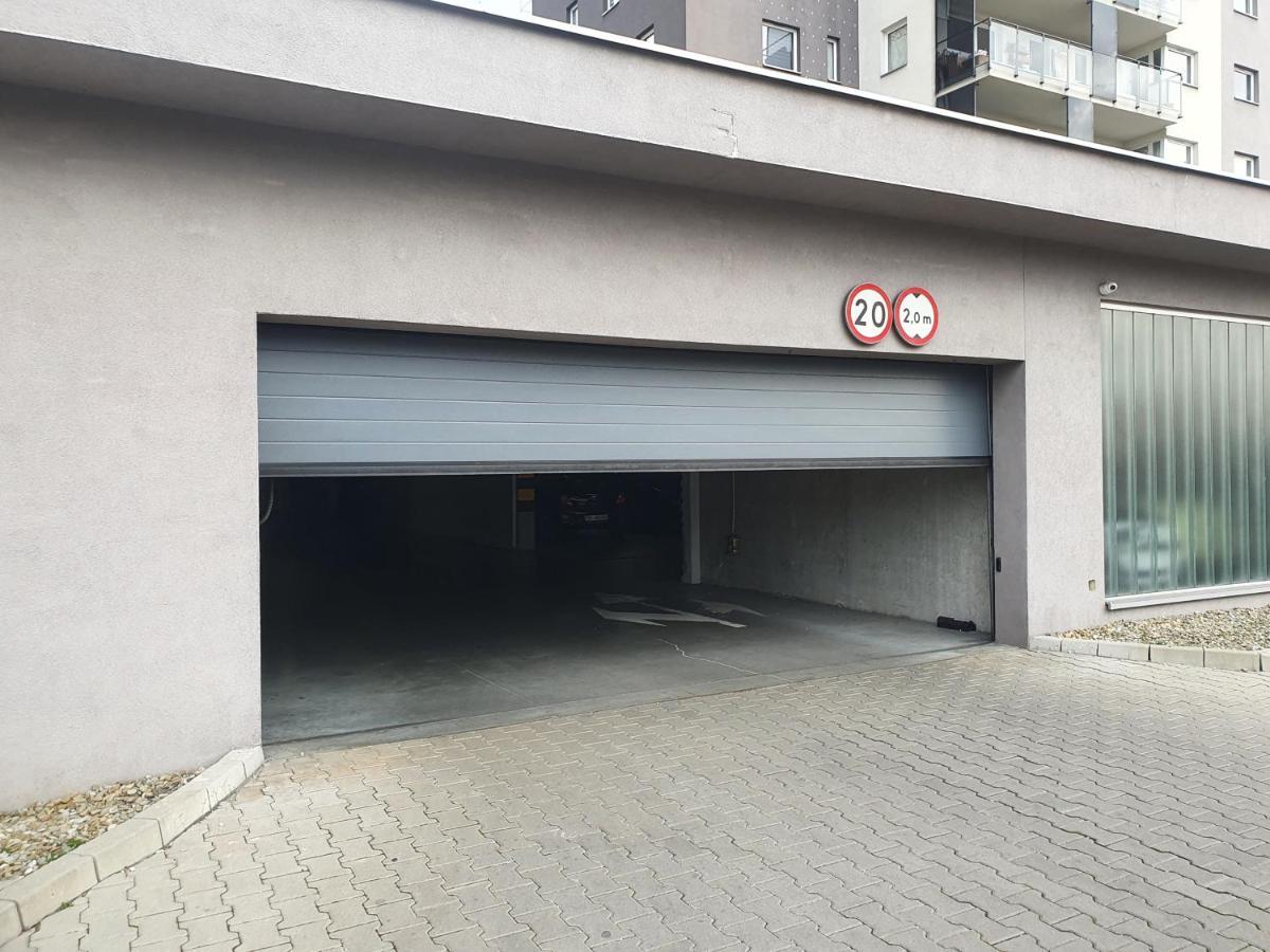 Apartament Wsrod 1000Cy Swiatel - Z Parkingiem W Hali Garazowej- Duzy Balkon Z Lezakami - Piekny Widok Noca Na Panorame Tysiaclecia كاتوفيتسه المظهر الخارجي الصورة