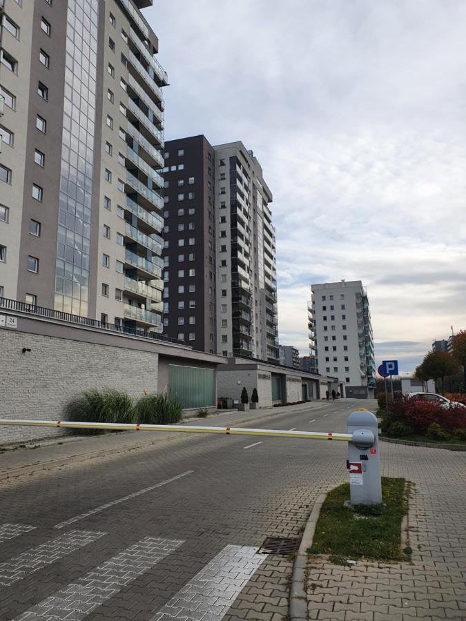 Apartament Wsrod 1000Cy Swiatel - Z Parkingiem W Hali Garazowej- Duzy Balkon Z Lezakami - Piekny Widok Noca Na Panorame Tysiaclecia كاتوفيتسه المظهر الخارجي الصورة