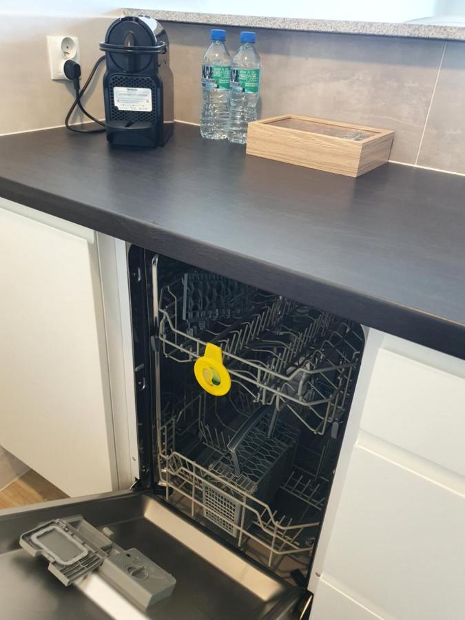 Apartament Wsrod 1000Cy Swiatel - Z Parkingiem W Hali Garazowej- Duzy Balkon Z Lezakami - Piekny Widok Noca Na Panorame Tysiaclecia كاتوفيتسه المظهر الخارجي الصورة