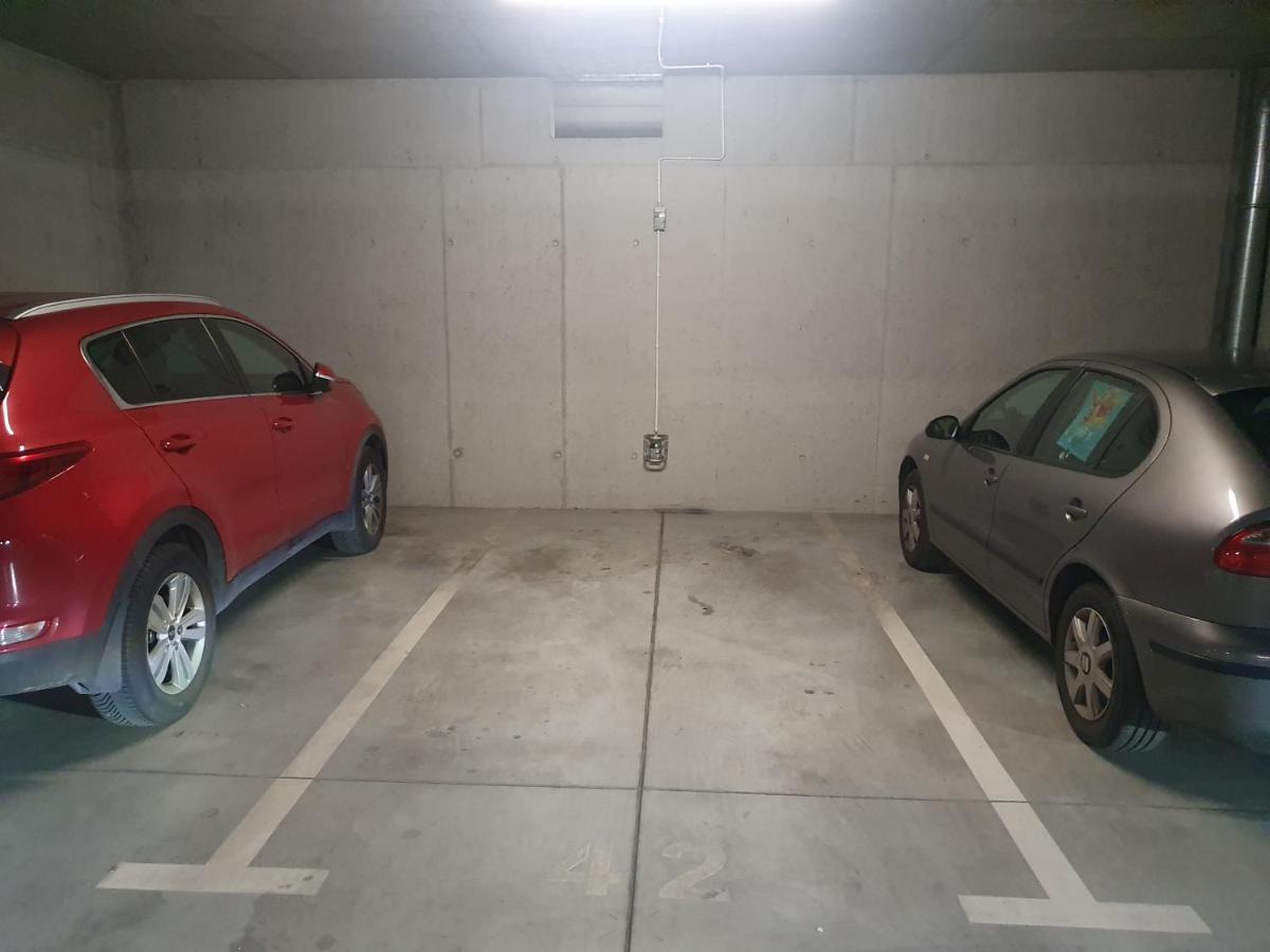 Apartament Wsrod 1000Cy Swiatel - Z Parkingiem W Hali Garazowej- Duzy Balkon Z Lezakami - Piekny Widok Noca Na Panorame Tysiaclecia كاتوفيتسه المظهر الخارجي الصورة